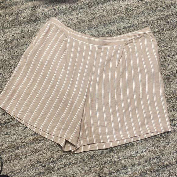 Eloquii pull on striped linen and viscose blend shorts size 26 - Picture 2 of 7